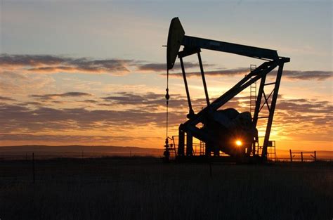 north dakota oil fields spur employment and population growth