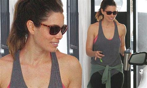 Jessica Biel Shows Off Toned Figure As It S Announced She Will Guest Star On New Girl Daily