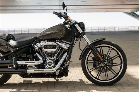 I had a 76 mile round trip commute to and from work 5 days a week and the bike was my only vehicle for over 3. Harley-Davidson Softail Breakout Modelljahr 2019 - Bike ...