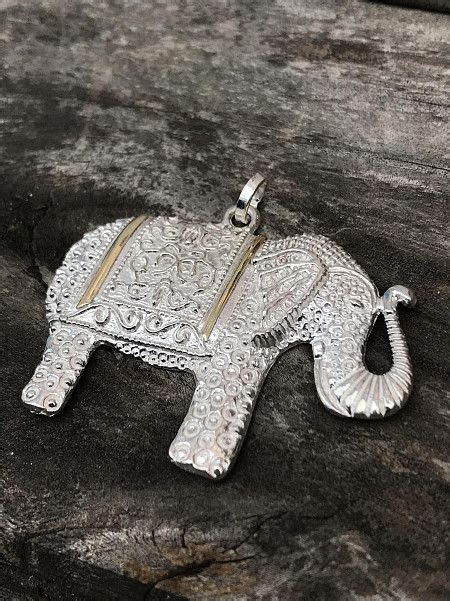 Cadena tipo singapur y colgante en forma de cruz latina, realizados en oro blanco de 18kt. Fabricante de joyas de plata y oro | Joyas de plata, Oro ...