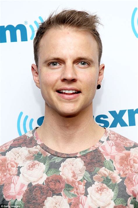 Drag Queen Shane Courtney Act Jenek Surfaces On Tinder Daily Mail