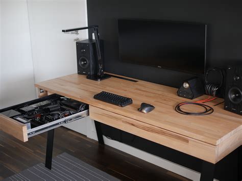 Pc gamer, desk, water cooling, rgb, liquid cooling, gaming pc, radiator, dual system, large pc, tempered glass, height adjustable, pc mod, alluminum, massive componnent, pc desk, luxury desk. A different desk PC - no window, no RGB, just minimal and ...