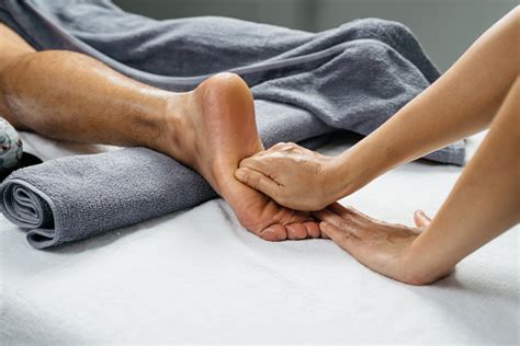 타이 마사지 시리즈 발 다리 마시지한 가꿔주기에 대한 스톡 사진 및 기타 이미지 Istock