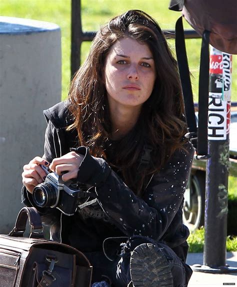 2011 02 20 Shenae Grimes Researching Her Role For The Upcoming Film