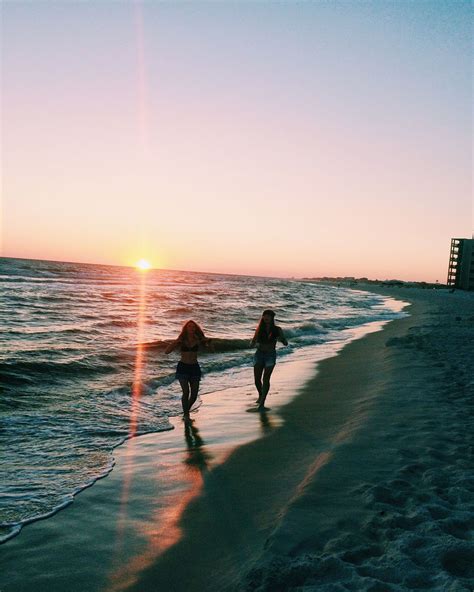 Arriba Imagen Dos Mujeres Corriendo Por La Playa Cena Hermosa