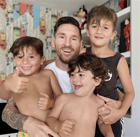 Q Linda Fotito Esposa De Lionel Messi Messi Y Su Hijo Messi