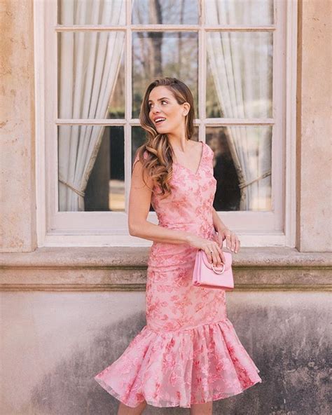 Fαshiση Gαlαxy 98 ☯ Gorgeous Half Sleeve Pink Dress Wedding Dress