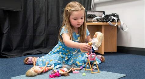 La Neurociencia Demuestra Con Barbie Que Jugar Con Muñecas Permite Que