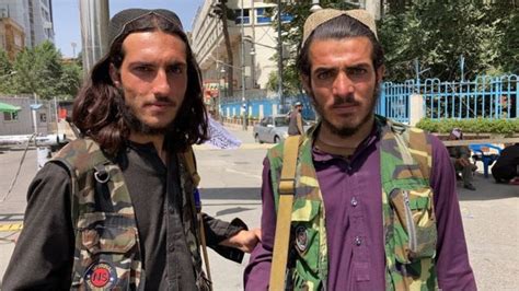افغانستان پر طالبان کا قبضہ صدارتی محل میں طالبان، سڑکوں پر برقعہ پوش عورتیں۔۔۔ کابل کا آنکھوں