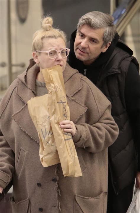 Find kasia grabowska's contact information, age, background check, white pages, civil records, marriage history, divorce records, email & criminal records. Kasia Nosowska z mężem kupuje kosci dla psa, a dla siebie ...