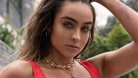 Sommer Ray Flaunts Massive Thigh Gap In Skin Tight Blue Jeans