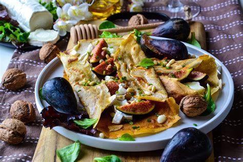 Crêpes salées au sarrasin figues chèvre et miel