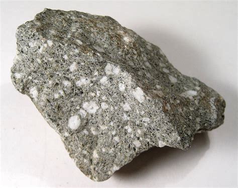 Batu ini dahulu dipakai untuk membuat peralatan sederhana, seperti pisau dan ujung tombak. Karakteristik Jenis-Jenis Batuan | Geograph88