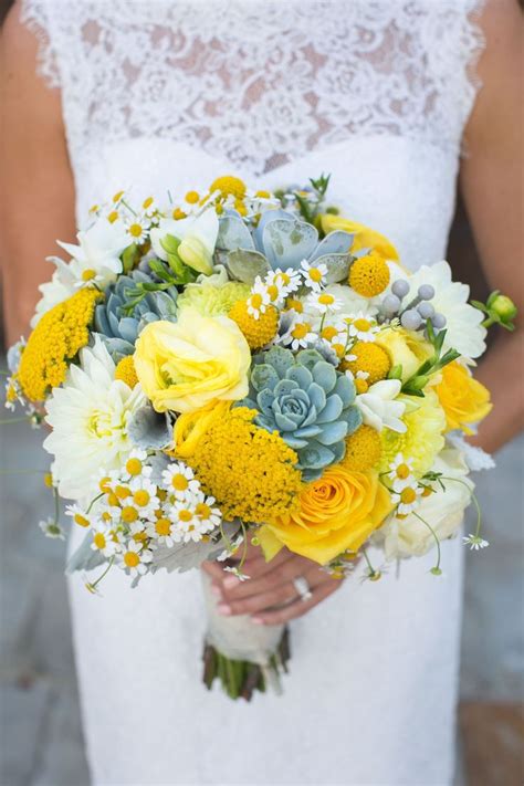 Yellow And White Bridal Bouquet Bouquet Yellow White In 2020 Yellow