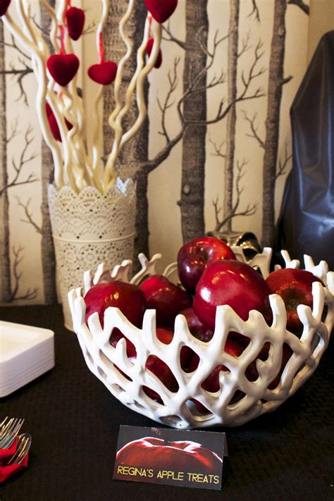 Fun, unique and creative themed bedroom ideas, decorating ideas for kids, teens and adults, friday, april 24, 2015. Once Upon a Time party ideas | Chica and Jo