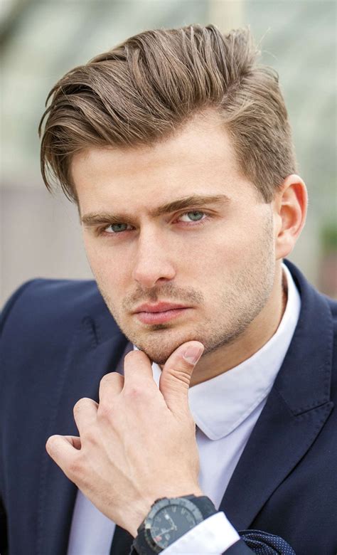 This can be achieved by highlighting their some may want to avoid this but if you're looking to embrace the roundness with a youthful boy band look, it's the perfect face shape for it. 62 Hairstyles for Round Faces Men & What You can Learn ...