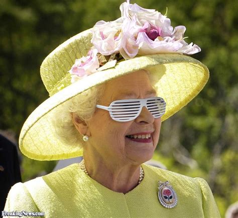 Queen Elizabeth Wearing Sunglasses Queen Hat Queen Elizabeth Her Majesty The Queen
