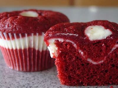 Cara membuat red velvet cupcake, resep pada wadah kocok bahan a kecuali telur. Red Velvet Lady: Red Velvet Muffin Recipe