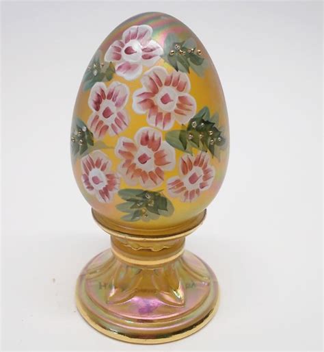 Fenton Tammy Watson Carnival Glass Egg