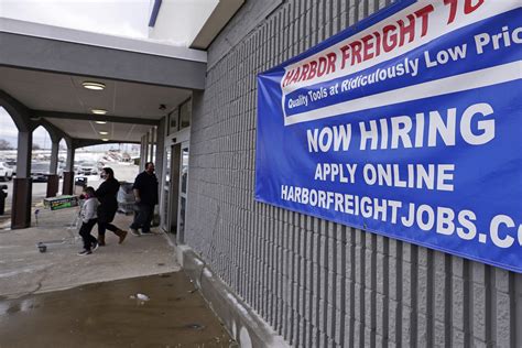 Us Jobless Claims Decline To A Still High 900 000