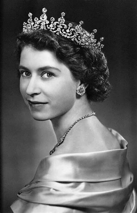 She celebrated 65 years on the throne in february 2017 with her sapphire jubilee. Pin by Lynn Payne on ROYALTY | Young queen elizabeth ...