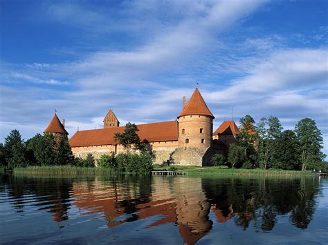 Trakai Castle Wallpapers And Images Wallpapers Pictures
