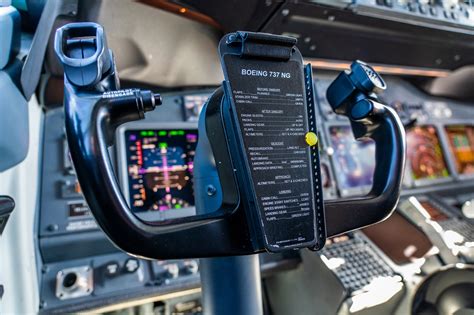 Boeing 737 800 Next Generation Cockpit And Yoke Aerotime