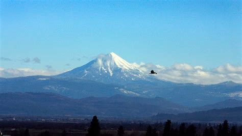 Mount Mcloughlin Winter Climb To Rogue Valleys Rooftop