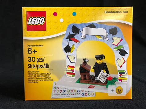 Lego Classic Minifigure Graduation Set 850935
