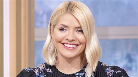 Holly Willoughby Returns To This Morning In A Gorgeous Collared Mini Dress Hello