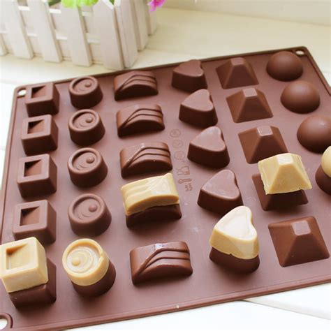 A surprisingly versatile tool which allows you to craft with materials ranging from putty to edibles, and everything else in between. 30 Cavity Chocolate Mold | Space Peak