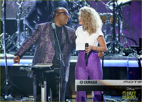 Jennifer Hudson Pays Tribute To Prince At Bet Awards With Tori