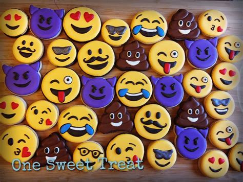 Emoji Sugar Cookies Emojis Emojicookies Personalized Cakes Cookie