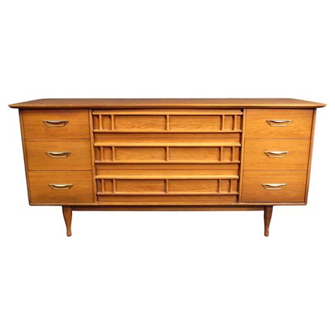 Mid-Century Modern Walnut Credenza by Cavalier Furniture For Sale at