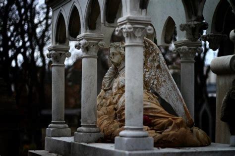 The Worlds Most Hauntingly Beautiful Cemeteries Cemeteries Pere