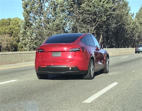 The low center of gravity, rigid body structure and large crumple zones provide unparalleled protection. Tesla Model Y Crossover actually looks really good in red ...