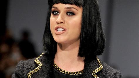 Katy Perry Booed At Milan Fashion Week See The Video