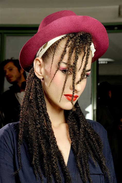 Sara cox presents a special edition of sounds of the 80s featuring a unique collaboration between boy george and the bbc philharmonic orchestra. Notes On Beauty: JEAN PAUL GAULTIER SS'13 READY TO WEAR