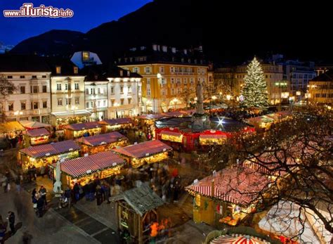 A group of people tied to a place through legal status and tradition. I mercatini di Natale a Bolzano | Date 2018 e programma