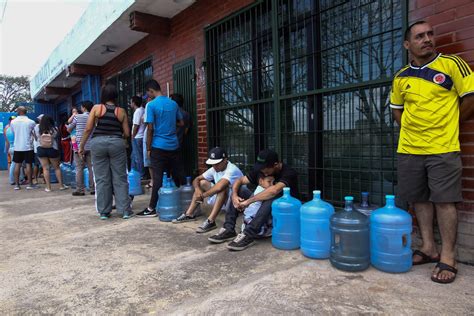 Venezuelans Scramble For Food And Water As Oil Exports Hit By Blackout