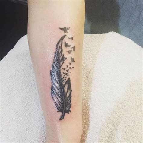 60 Beautiful Female Feather Tattoo Design Ideas 2021 Updated Native American Feather Tattoo