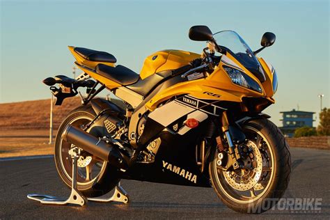 Yamaha Yzf R6 2016 Y Super Teneré 2016 Con Colores Del 60 Aniversario