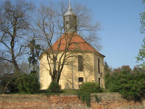 Brandenburg hat sich zu einem modernen qualitätsstandort entwickelt: File:Church of Golzow, Brandenburg, Germany - panoramio ...
