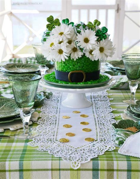St Patrick S Day Table With Diy Leprechaun Hat Centerpiece