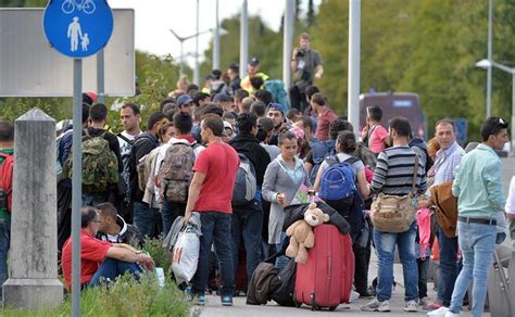 Refugee Crisis At Least 10000 People Arrive In Austria Amid Eu Tensions