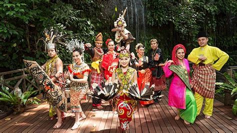 There is also a huge number of different ethnicities (especially on the island of borneo) who all speak their own language. Sarawak Cultural Village (SCV) | Sarawak only Living Museum