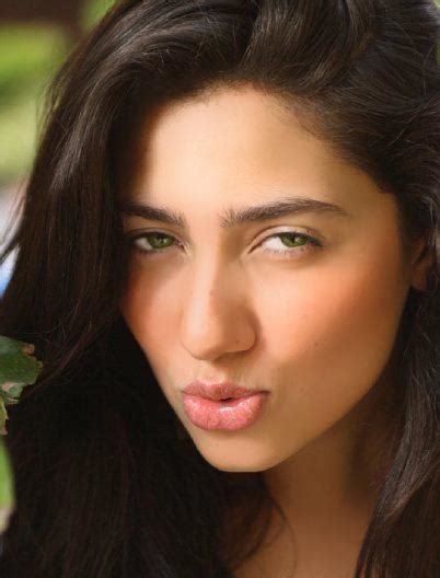 Hotshows2u Pakistani Tv Actress Mahira Khan Hot Stills