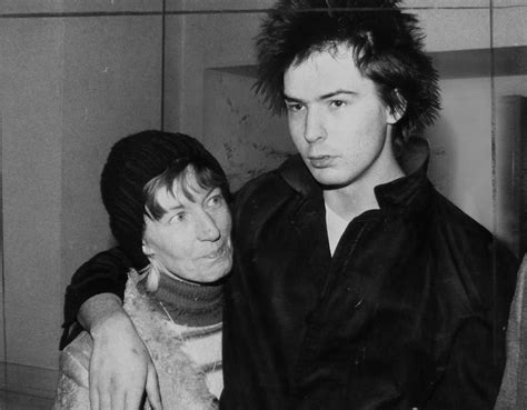 16 Truly Disturbing Moments That Made Punk Rocker Sid Vicious Of The