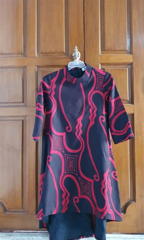 Batik,gambar motif batik, batik indonesia: Dress Batik Asimetris - Gesyal Dress Batik Midi Kombinasi Asimetris Lurik Runcing Wanita Hitam ...