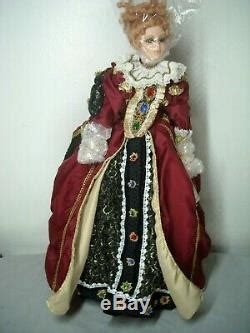 Elizabeth i (7 septembre 1533 au 24 mars 1603) a été reine régnante d'angleterre et reine régnante de l'irlande à partir du 17 novembre 1558 jusqu'à sa mort. Vintage Reine Elizabeth 1 Porcelaine Poupée Destin Poupées ...